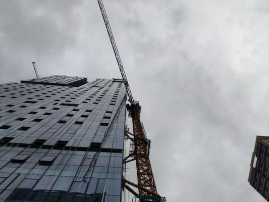 下雨拆塔吊图片（下雨拆塔吊图片真实）