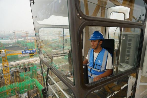 塔吊工在国外能干吗现在（塔吊司机出国工资多少）